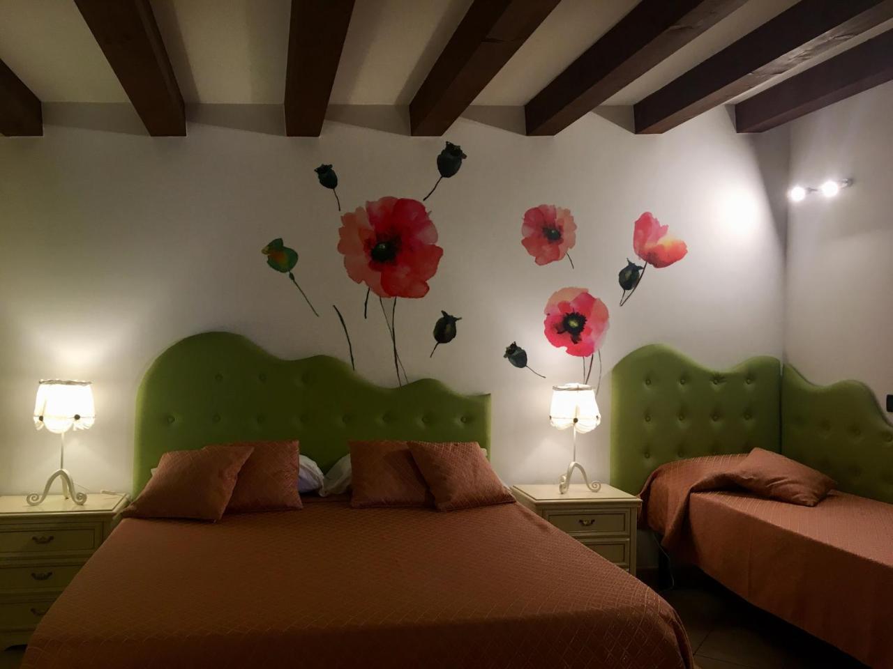 Flower Inn Чампіно Екстер'єр фото