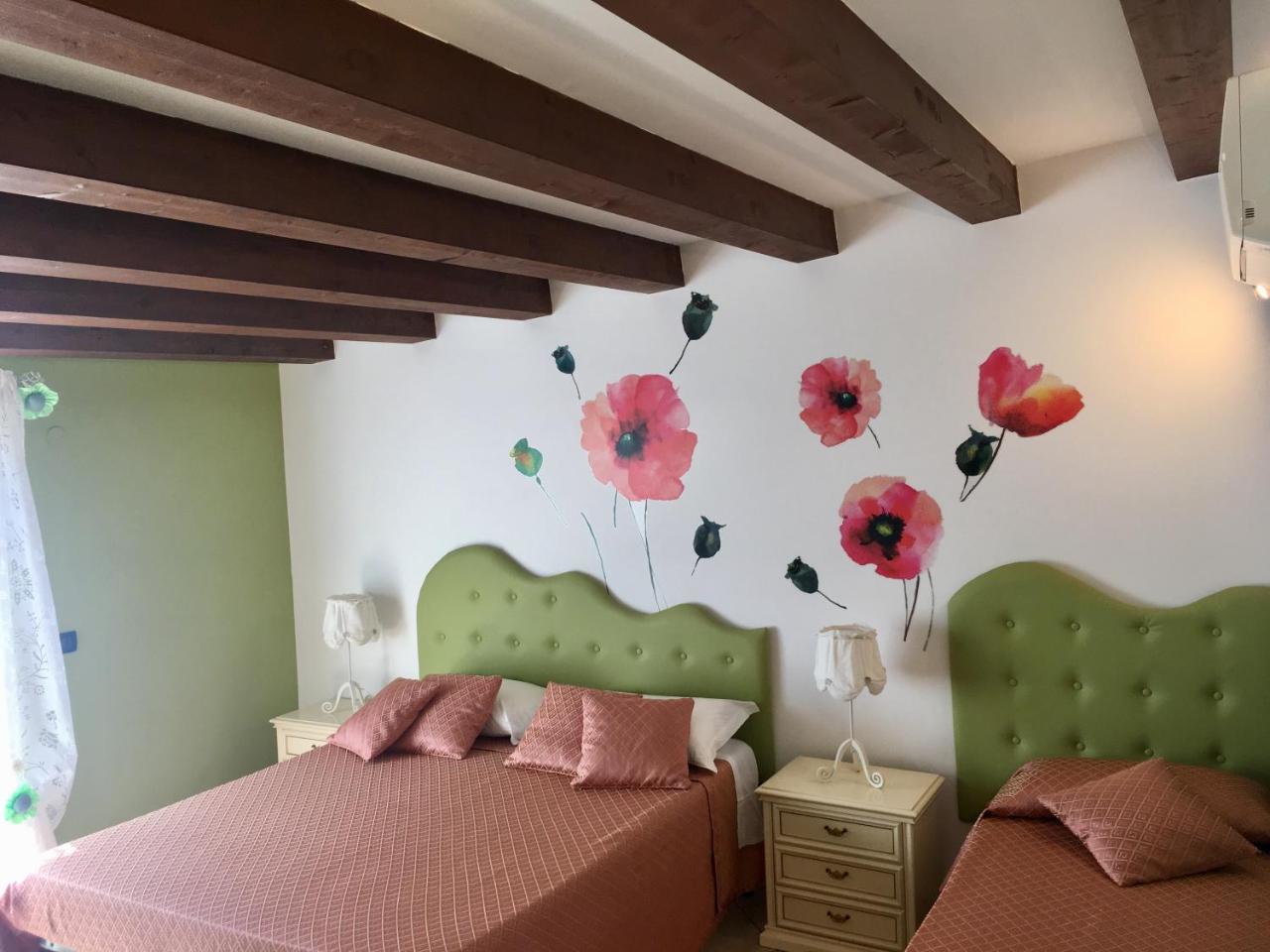 Flower Inn Чампіно Екстер'єр фото